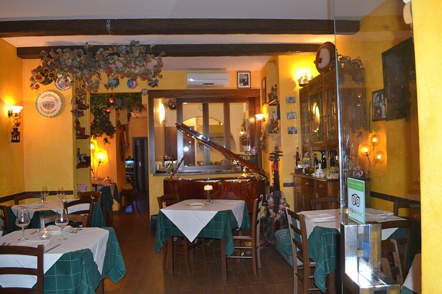 RISTORANTI A ROMA 
Una sala del ristorante SAPORI D'ISCHIA 