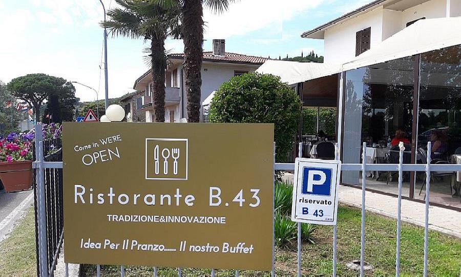  PARCHEGGIO DEL RISTORANTE B43 a PASSIGNANO sul Trasimeno SPECIALITA' PESCE di MARE e di LAGO