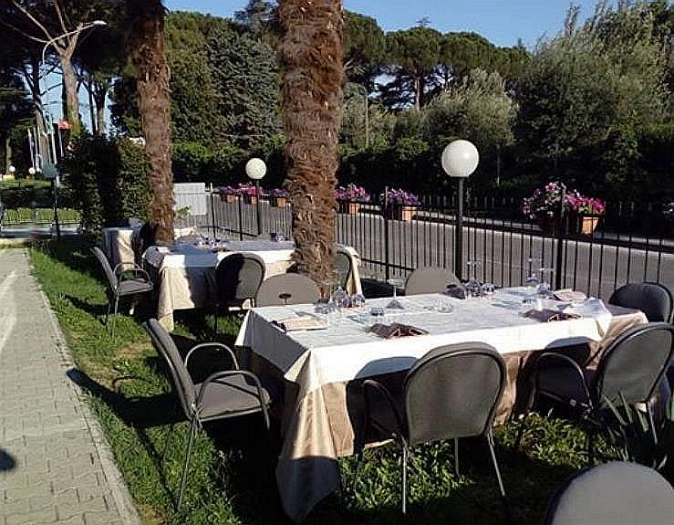  RISTORANTE B43 PASSIGNANO - I NOSTRI TAVOLI ALL'APERTO IN GIARDINO SPECIALITA' PESCE di MARE e di LAGO